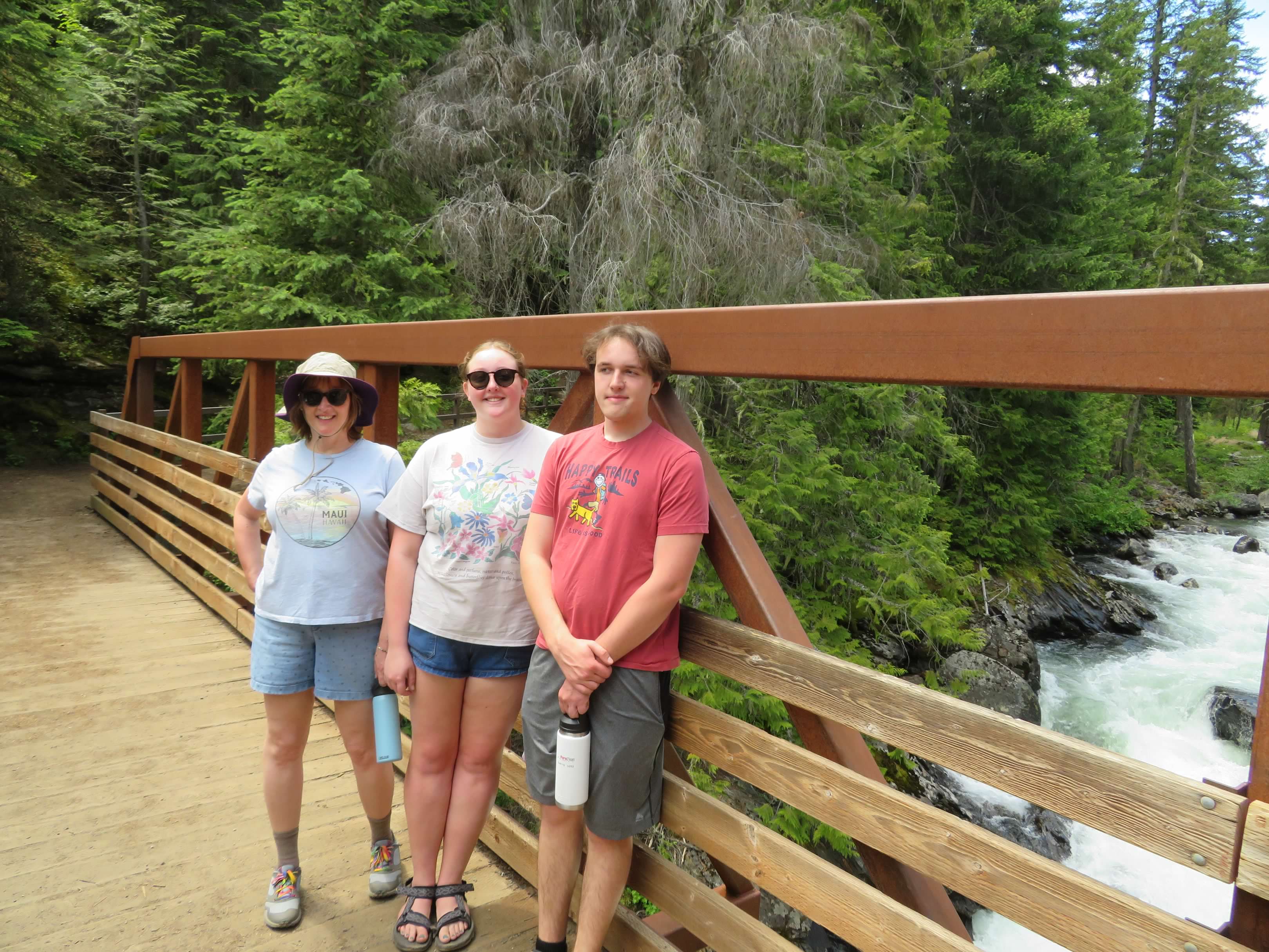 Jenelle Scott and her two kids on a hike.