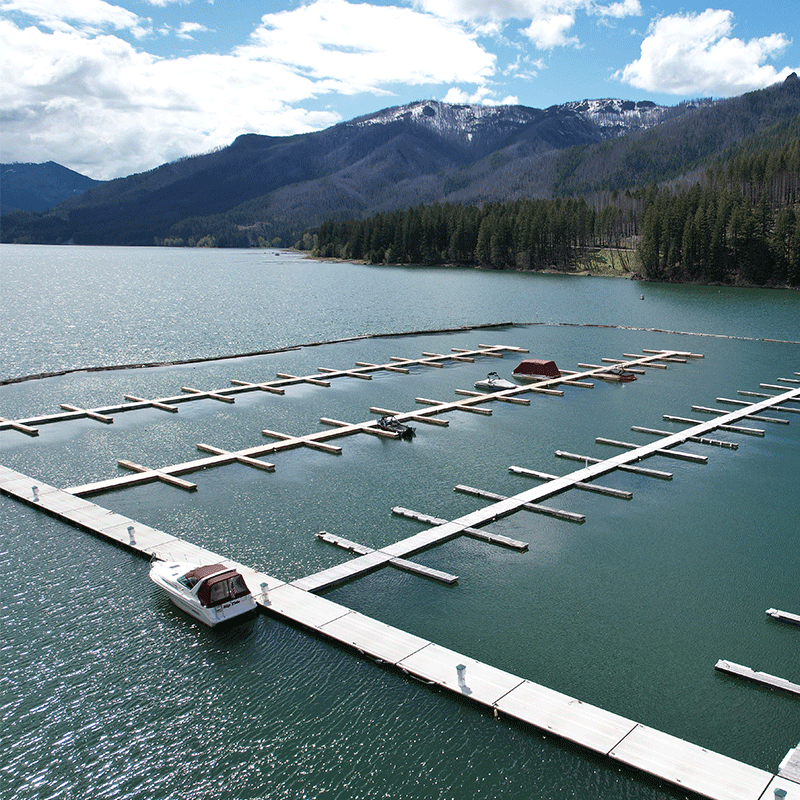 A single boat at Detroit Marina